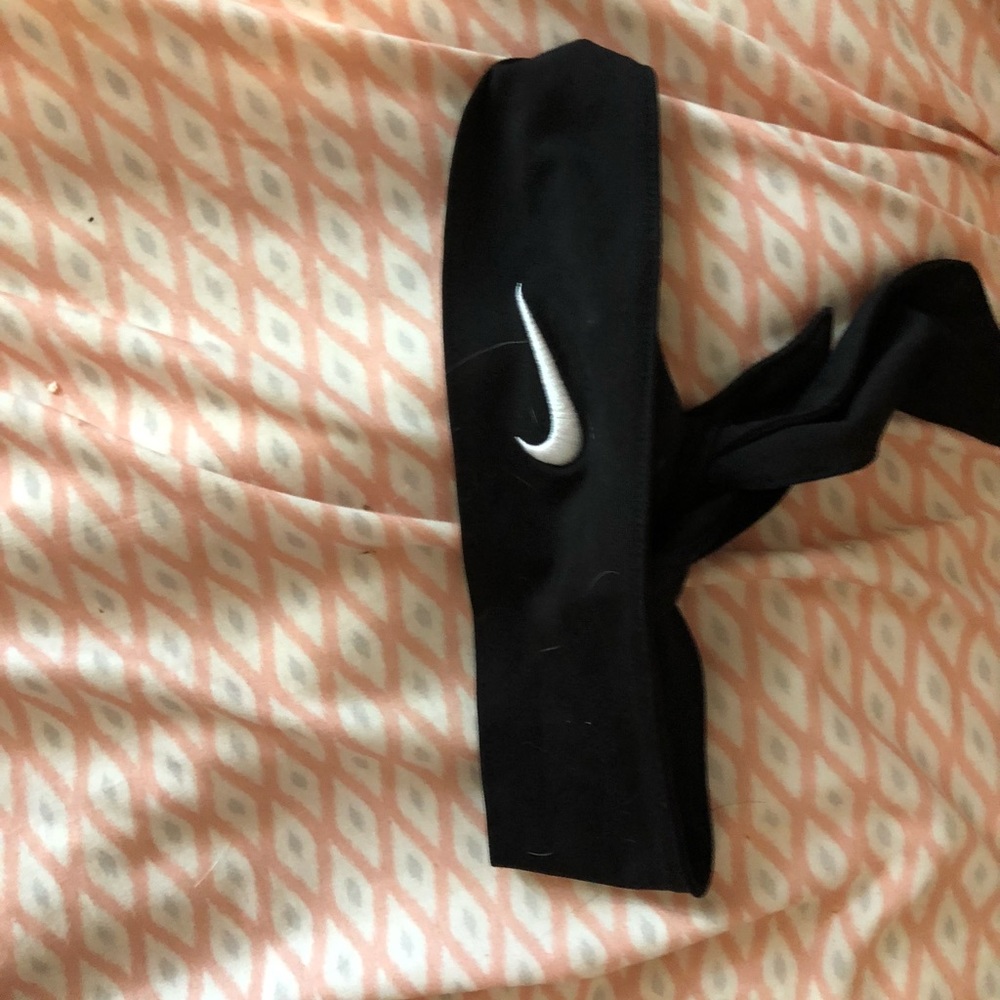 Nike headband ( ON HOLD )